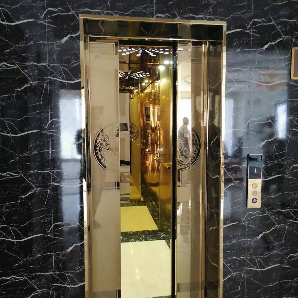 MGIMO binosidagi lift